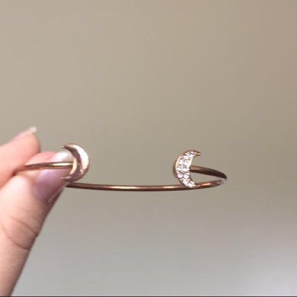 Gold Clip Bracelets - Picture 2 of 3